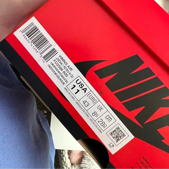 Air Jordan 1 Retro High OG - Picture 4 of 11